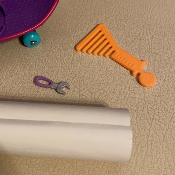 Project Mc2 Camryn's Skateboard Core Doll - Picture 10 of 12